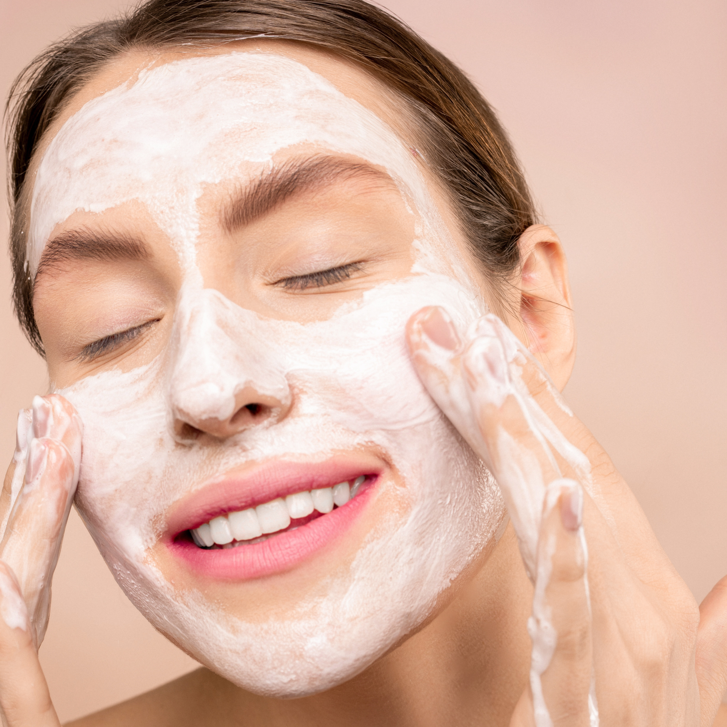 Τα βήματα που θα σε οδηγήσουν σε καθαρό και λαμπερό δέρμα